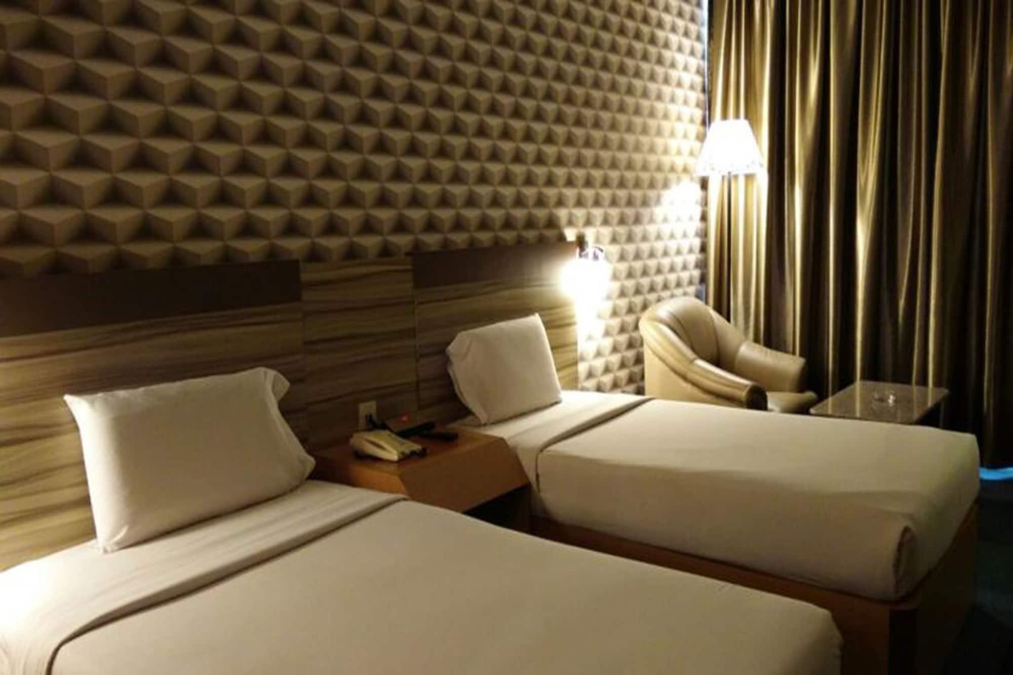 New York Hotel Джохор-Бару Экстерьер фото