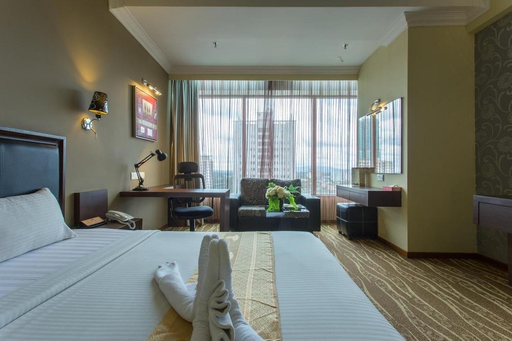 New York Hotel Джохор-Бару Экстерьер фото
