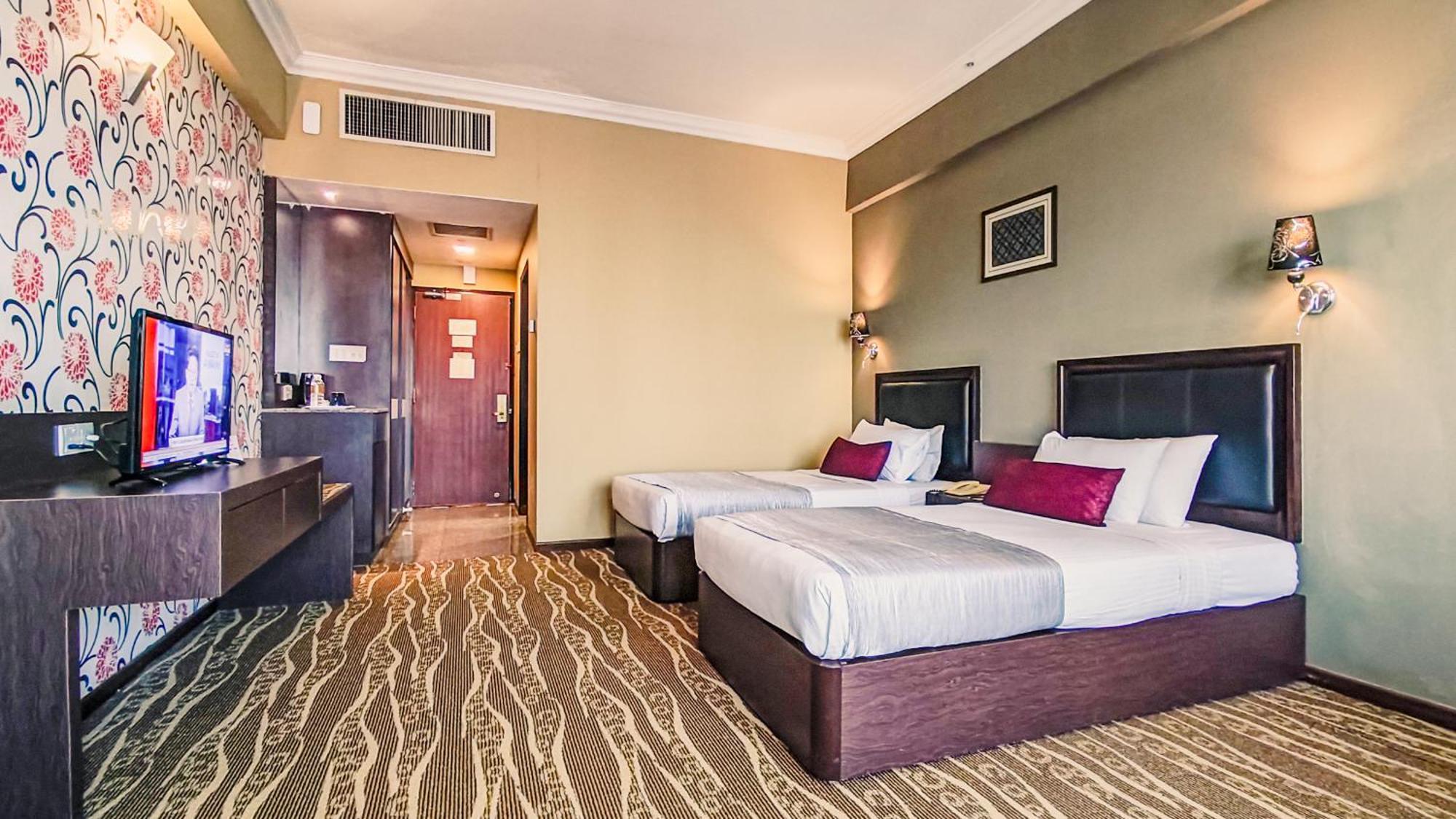 New York Hotel Джохор-Бару Экстерьер фото