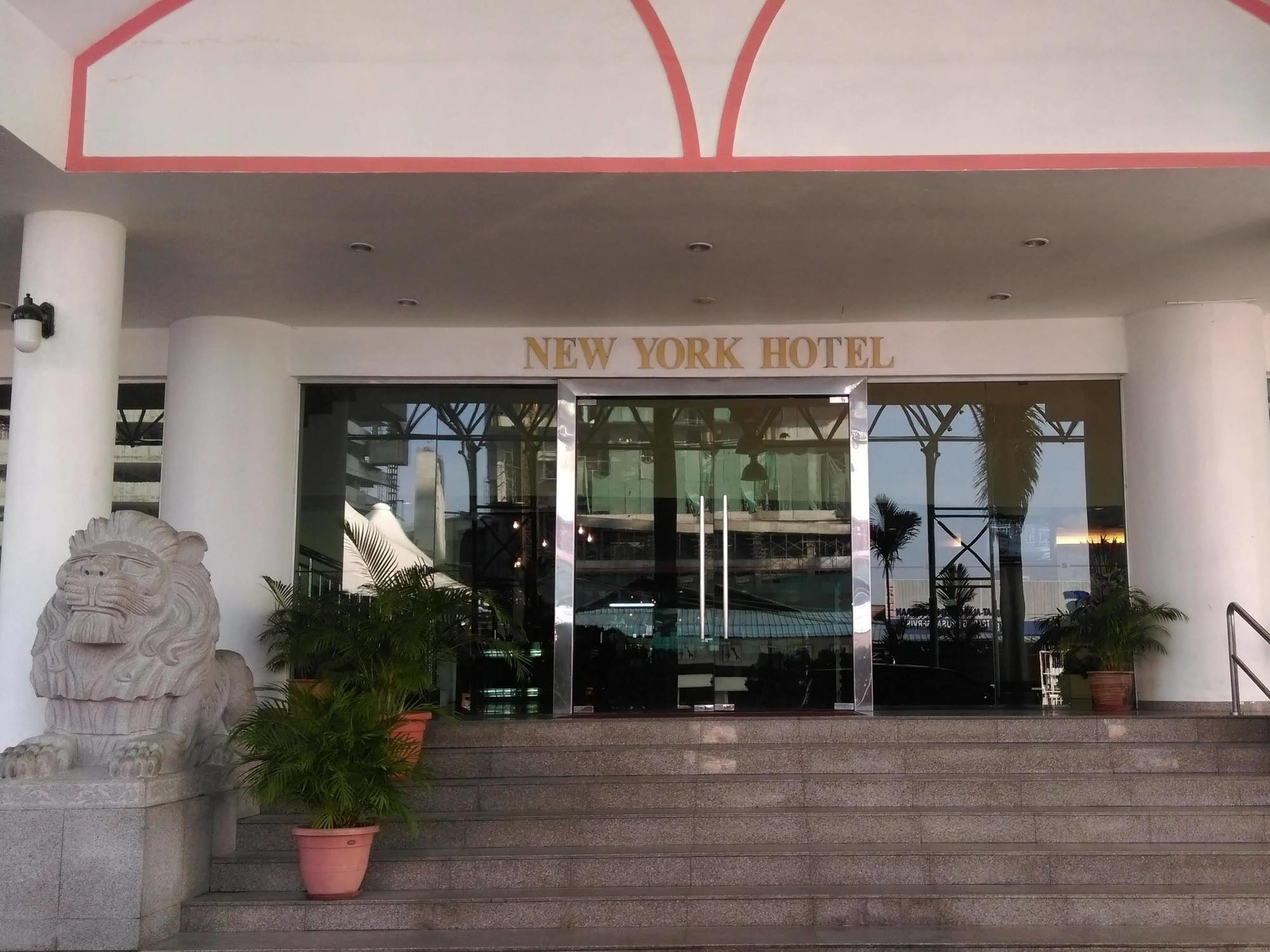 New York Hotel Джохор-Бару Экстерьер фото