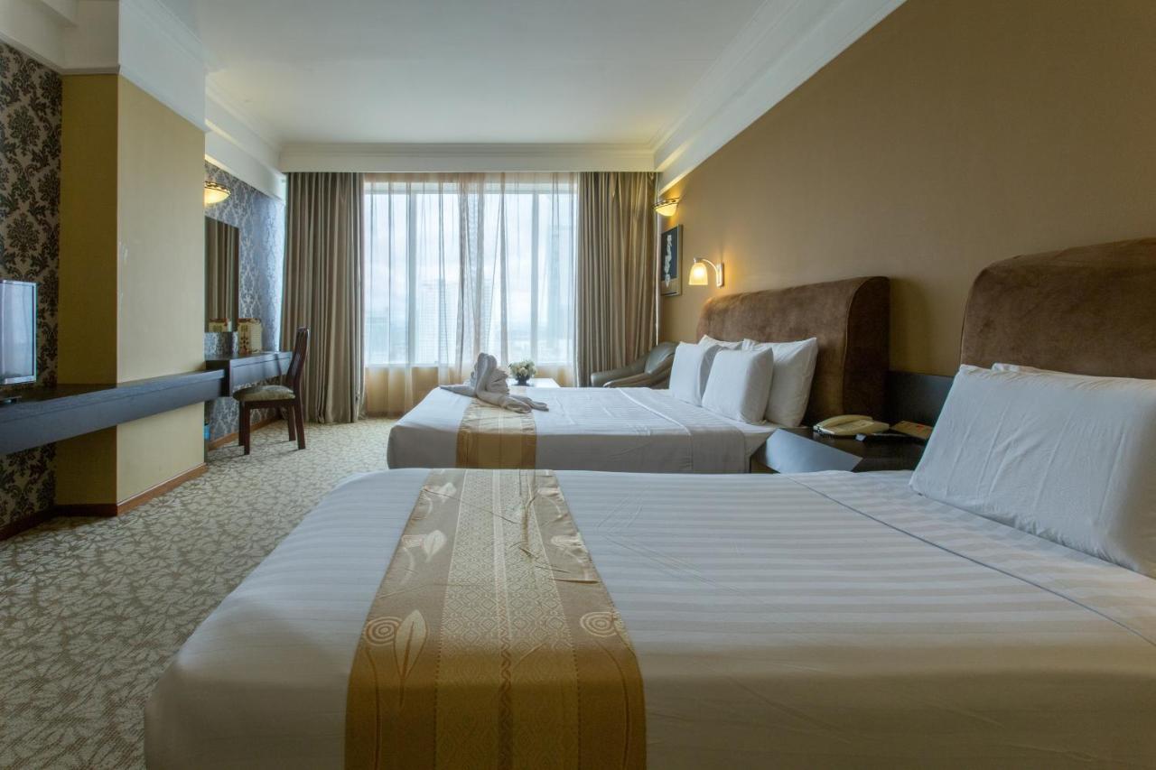 New York Hotel Джохор-Бару Экстерьер фото